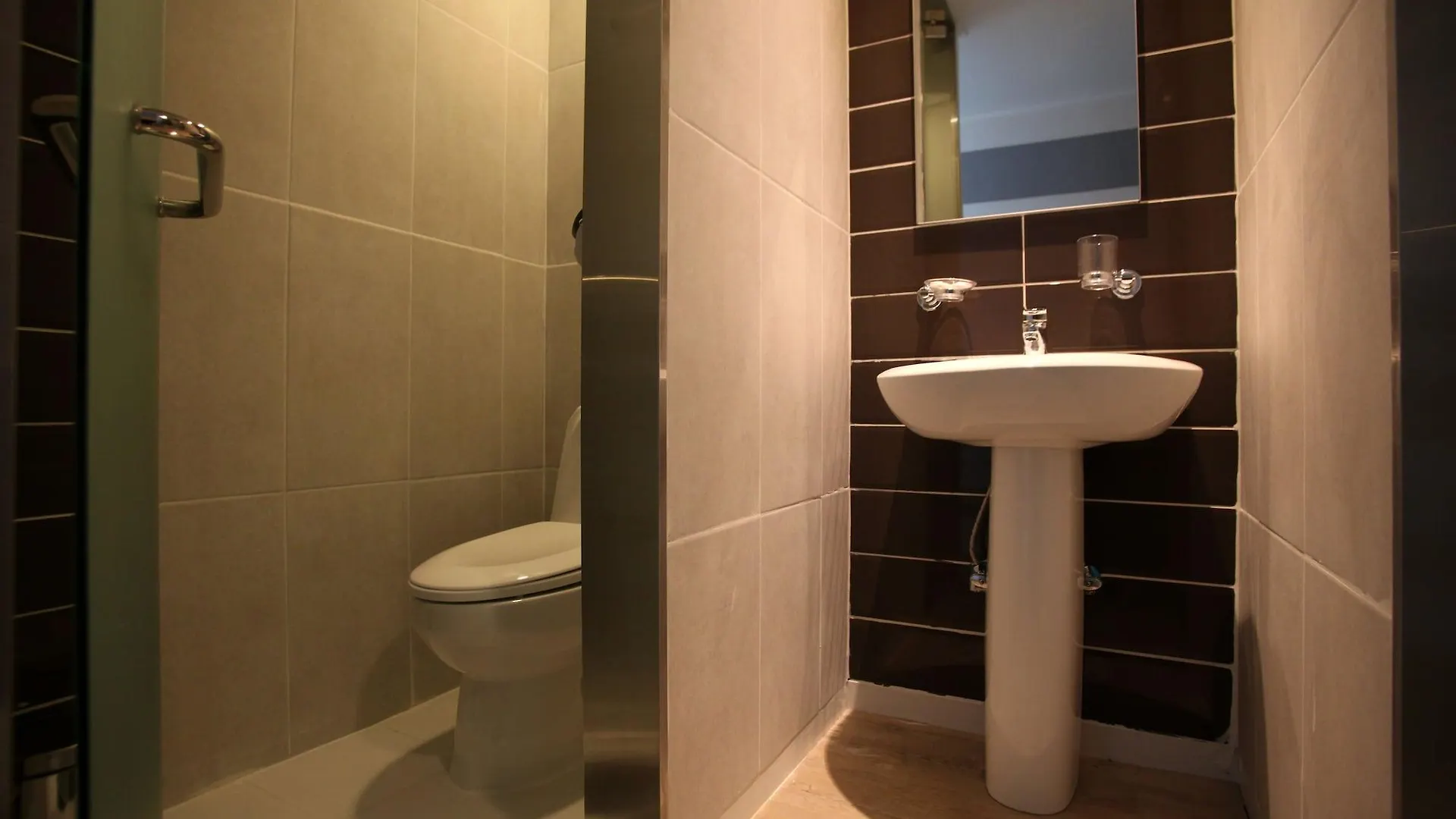 Kstar Metro Hotel Seoul 2*,